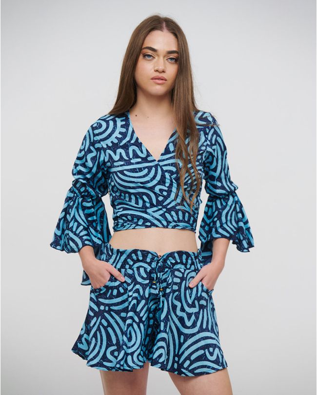 CROP TOP WITH KNOT IN BLUE COLOR WITH PATTERNS ONE SIZE(100% CREPE)