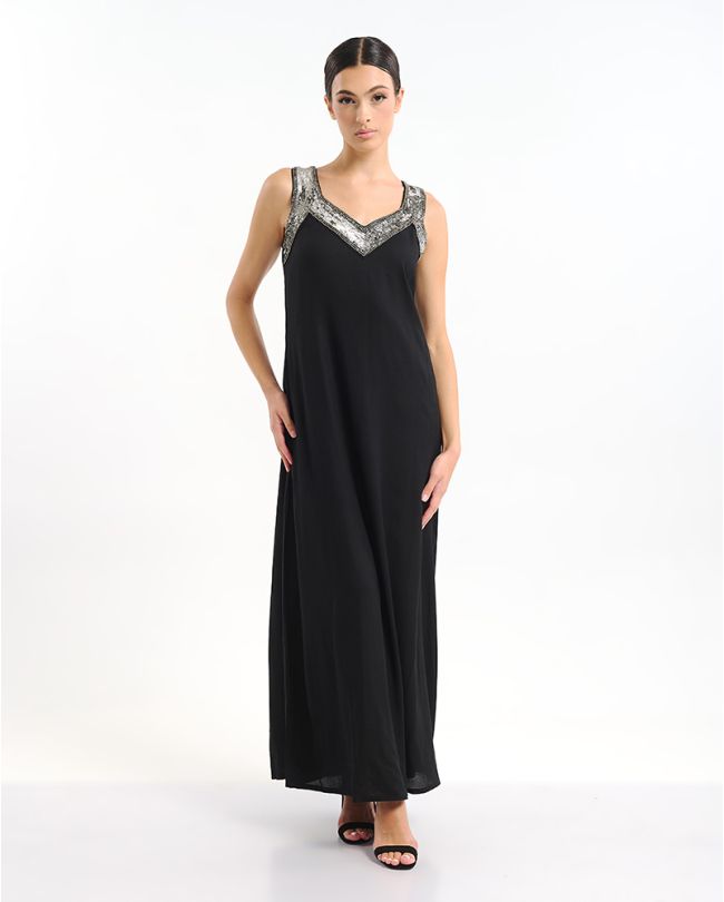 ΜΑΚΡΥ ΦΟΡΕΜΑ ΑΜΑΝΙΚΟ ΜΕ ΑΝΟΙΧΤΗ ΠΛΑΤΗ ΣΕ ΜΑΥΡΟ ΧΡΩΜΑ ΜΕ ΑΣΗΜΙ ΛΕΠΤΟΜΕΡΕΙΕΣ ONE SIZE (100% POLY GEORGET WITH POLY LINING)