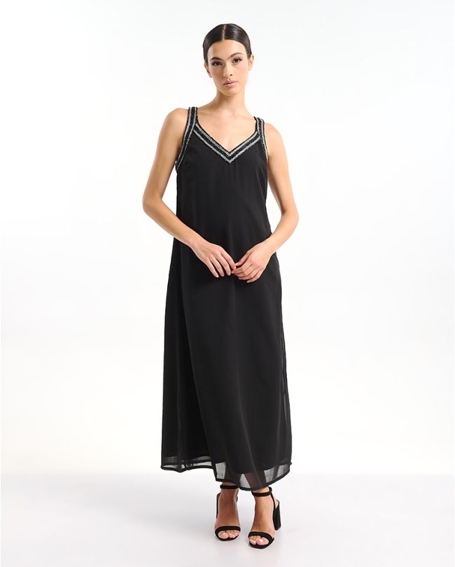 ΦΟΡΕΜΑ ΜΑΚΡΥ ΑΜΑΝΙΚΟ ΜΕ ΑΝΟΙΧΤΗ ΠΛΑΤΗ ΣΕ ΜΑΥΡΟ ΧΡΩΜΑ ΜΕ ΑΣΗΜΙ ΛΕΠΤΟΜΕΡΕΙΕΣ ONE SIZE (100% POLY GEORGET WITH POLY LINING)