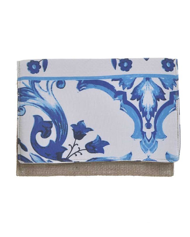 BAG/CLUTCH ΙΝ WHITE/BLUE COLOR WITH GOLD DESIGNS 24Χ1Χ17 (50% jute/50% polyester)