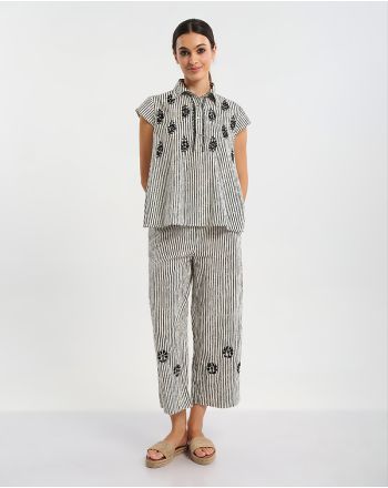 ΤΟΠ ΚΟΝΤΟΜΑΝΙΚΟ ΣΕ ΛΕΥΚΌ ΜΕ ΜΑΥΡΕΣ ΡΙΓΕΣ ONE SIZE ( 100% COTTON)