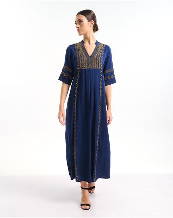 ΦΟΡΕΜΑ ΜΑΚΡΥ ΜΕ 3/4 ΜΑΝΙΚΙ ΣΕ ΣΚΟΥΡΟ ΜΠΛΕ ΧΡΩΜΑ ΜΕ ΧΡΥΣΕΣ ΛΕΠΤΟΜΕΡΕΙΕΣ ONE SIZE (100% RAYON)